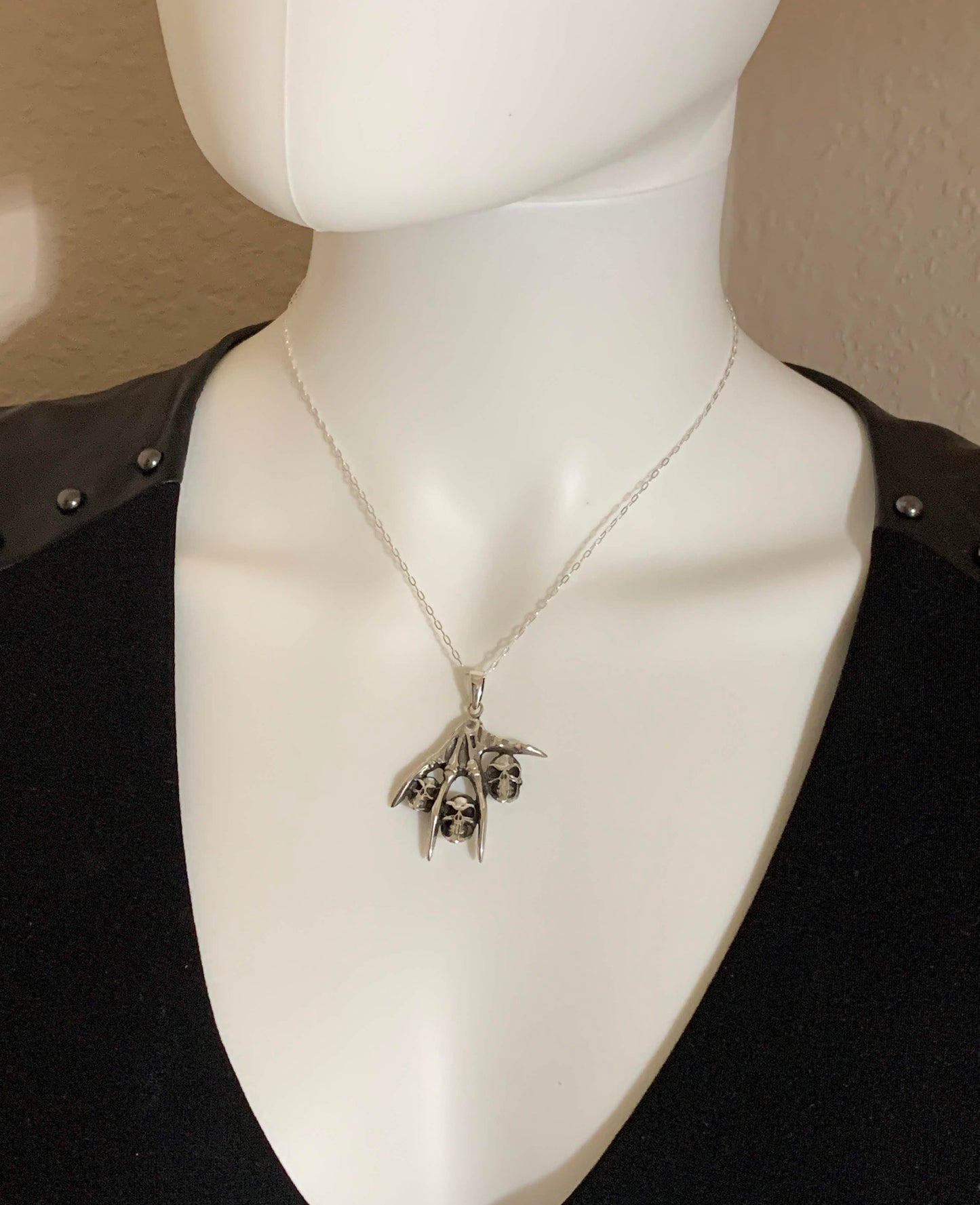 Skull Pendant 925 Sterling Silver Skeleton Hand Claw Skull Necklace - ANARA & CO ENGRAVINGS - ANARA AND CO JEWELRY