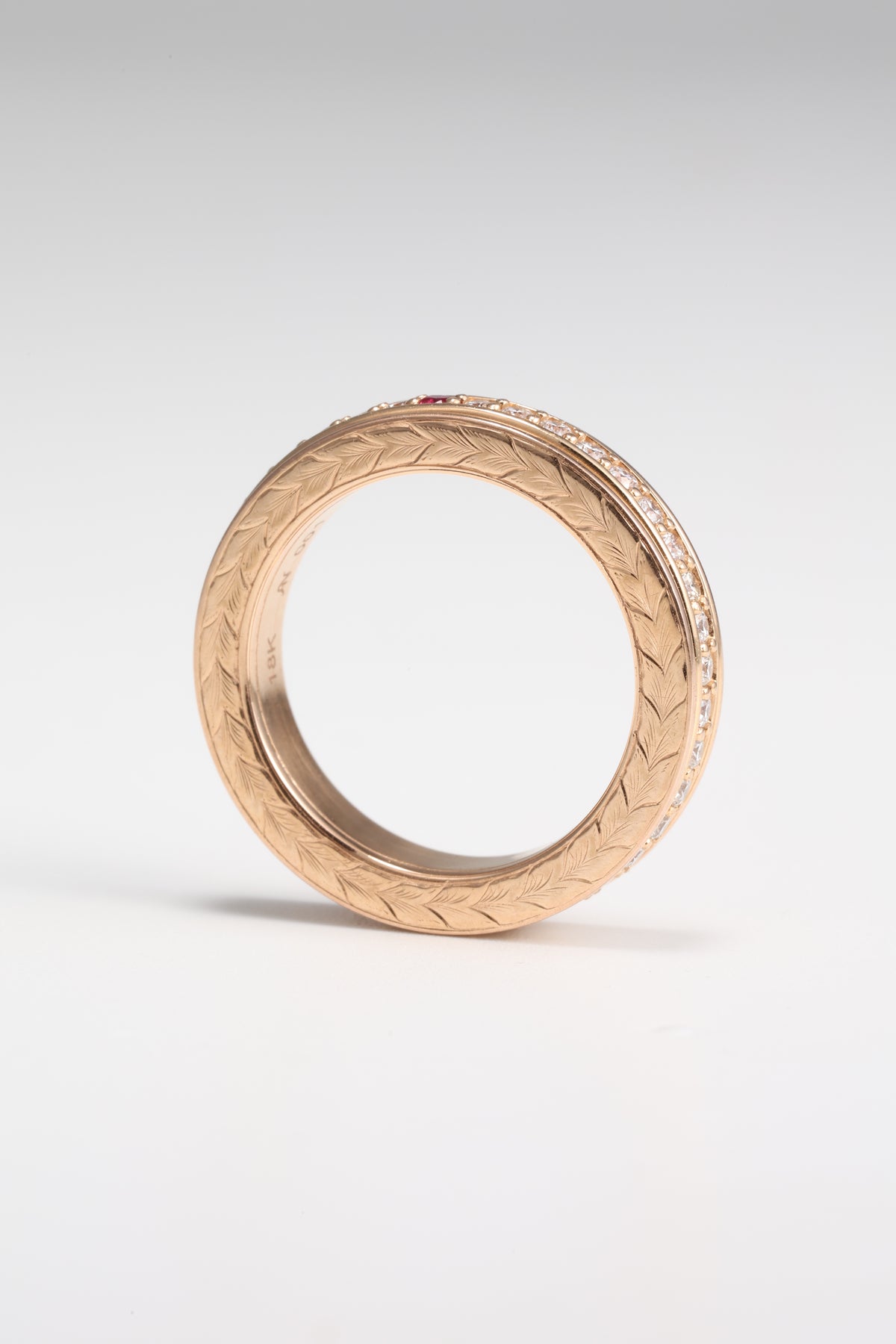 Hand-engraved rose gold spinner ring, side detail